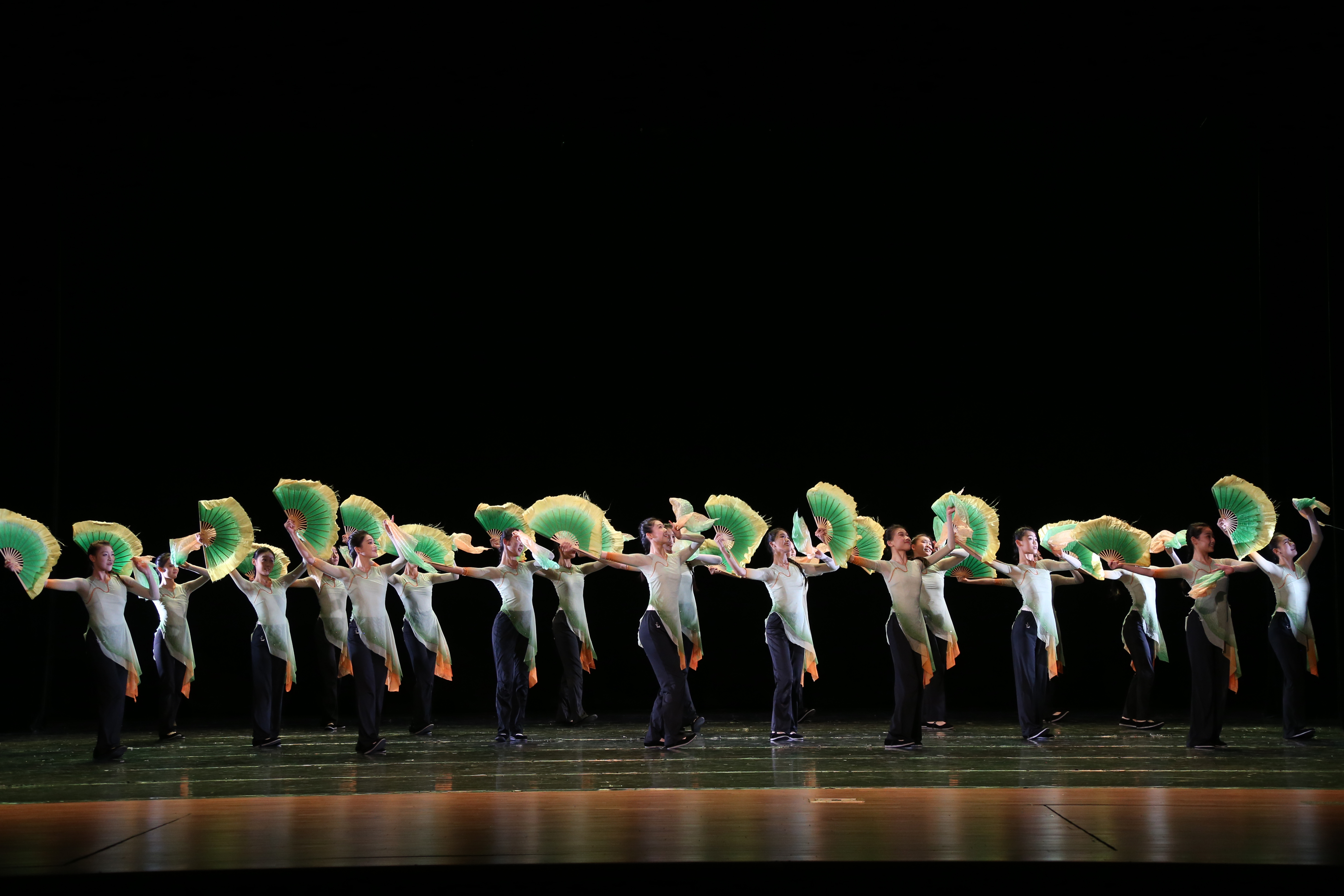 二、10. 胶州秧歌正丁字碾步综合训练组合-3.JPG