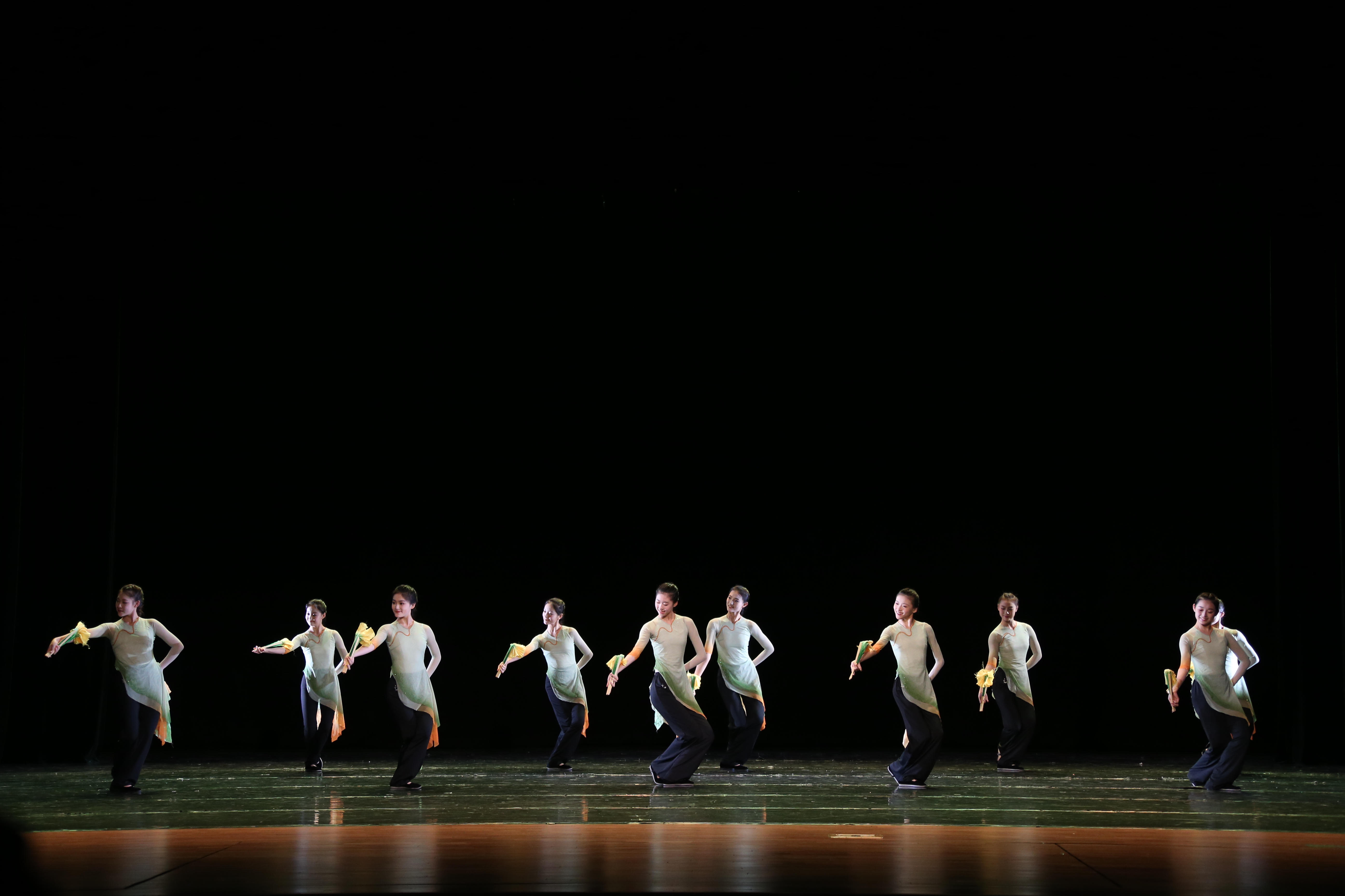 二、10. 胶州秧歌正丁字碾步综合训练组合-1.JPG