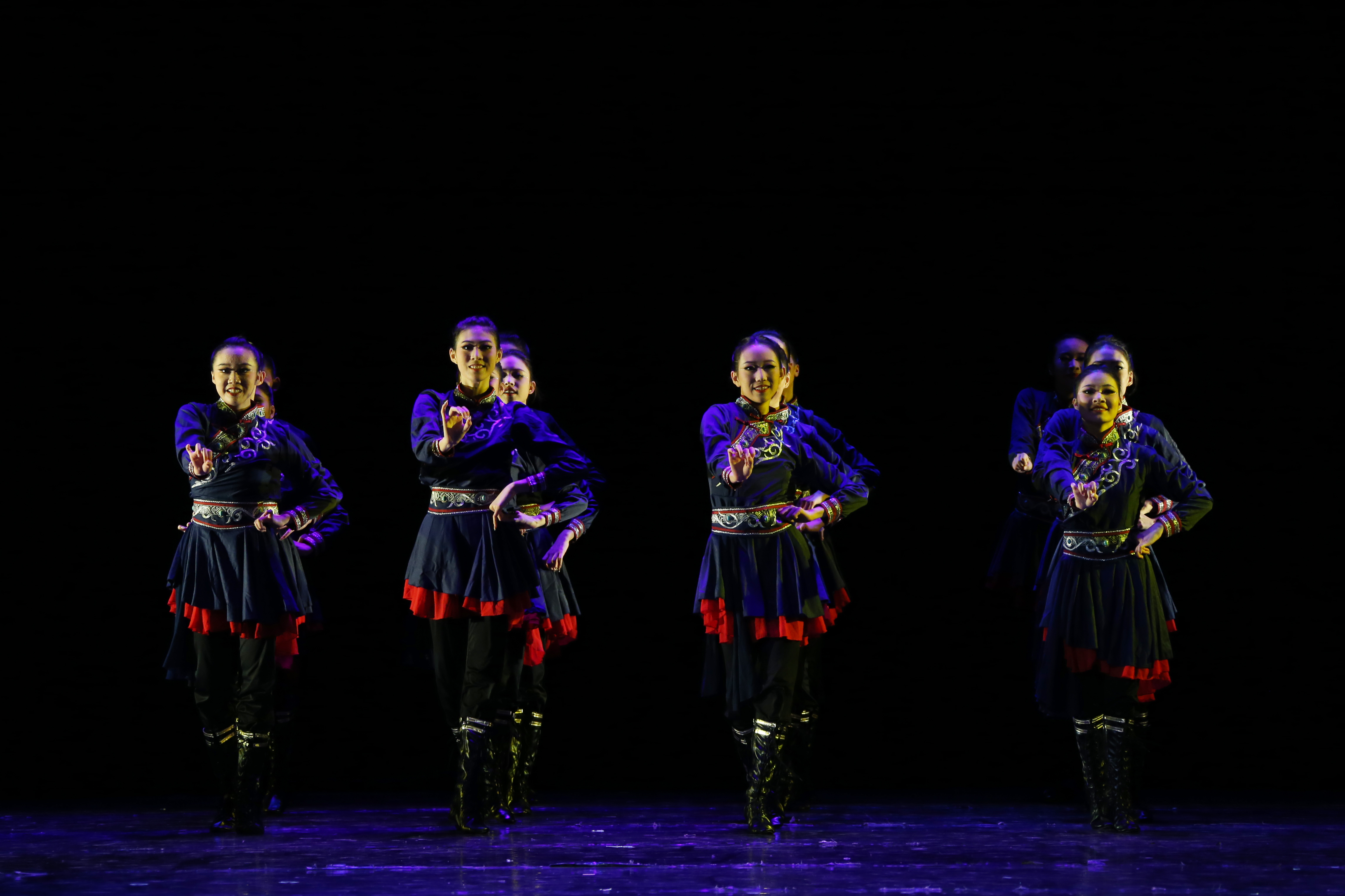 二、3. 蒙古族马步综合表演性组合-3.JPG