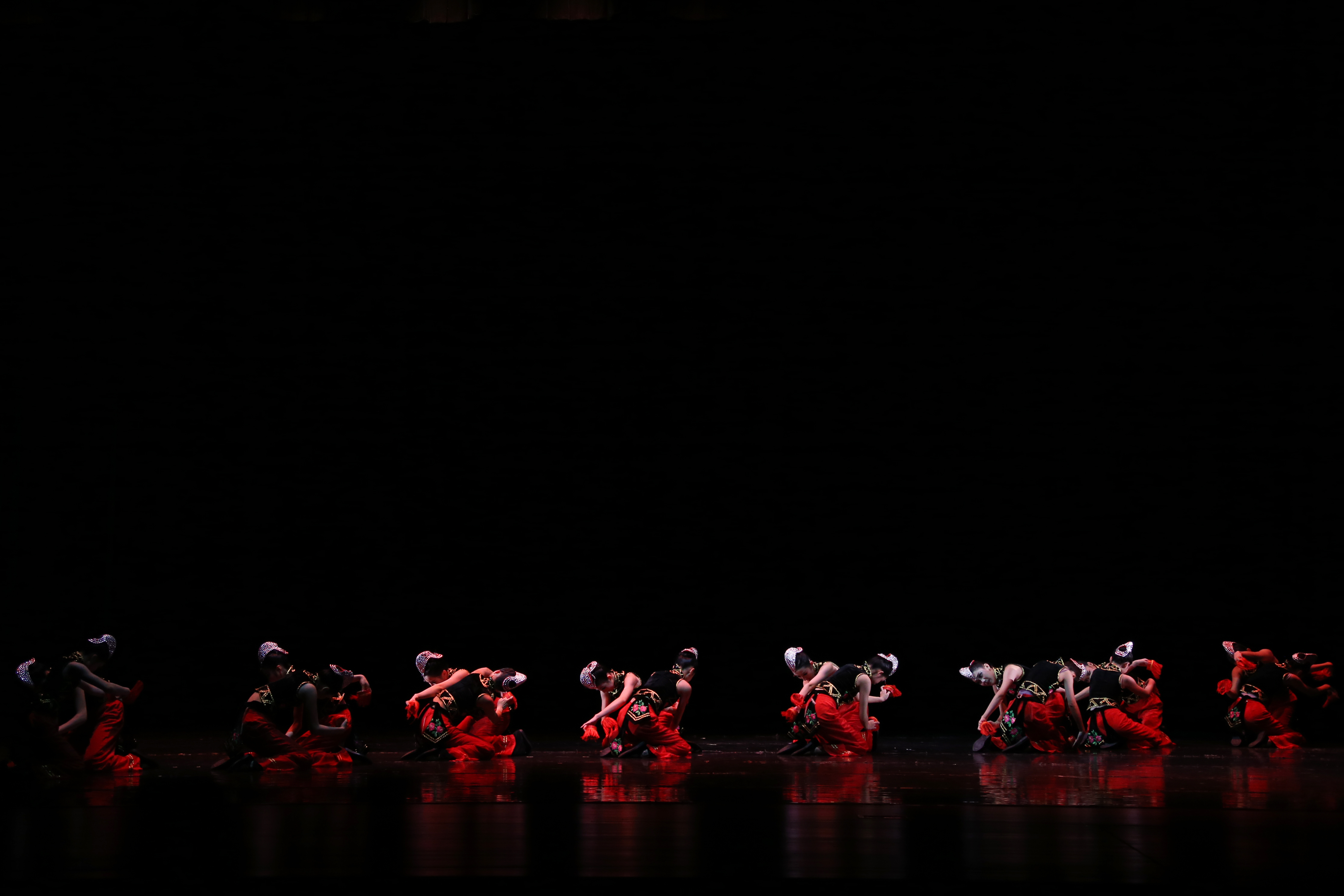 二、7. 彝族烟盒舞表演性组合-1.JPG