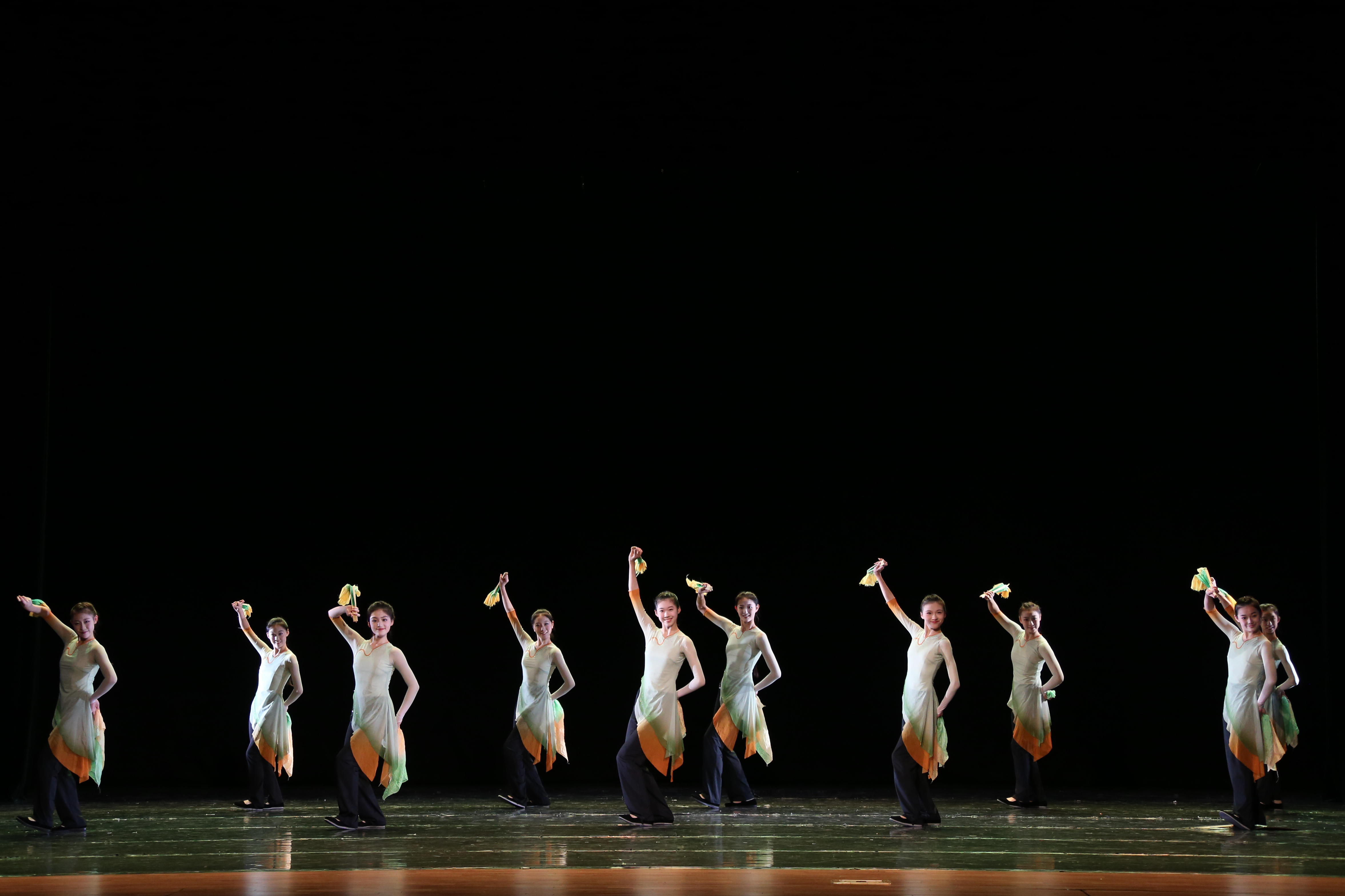 二、10. 胶州秧歌正丁字碾步综合训练组合-2.JPG