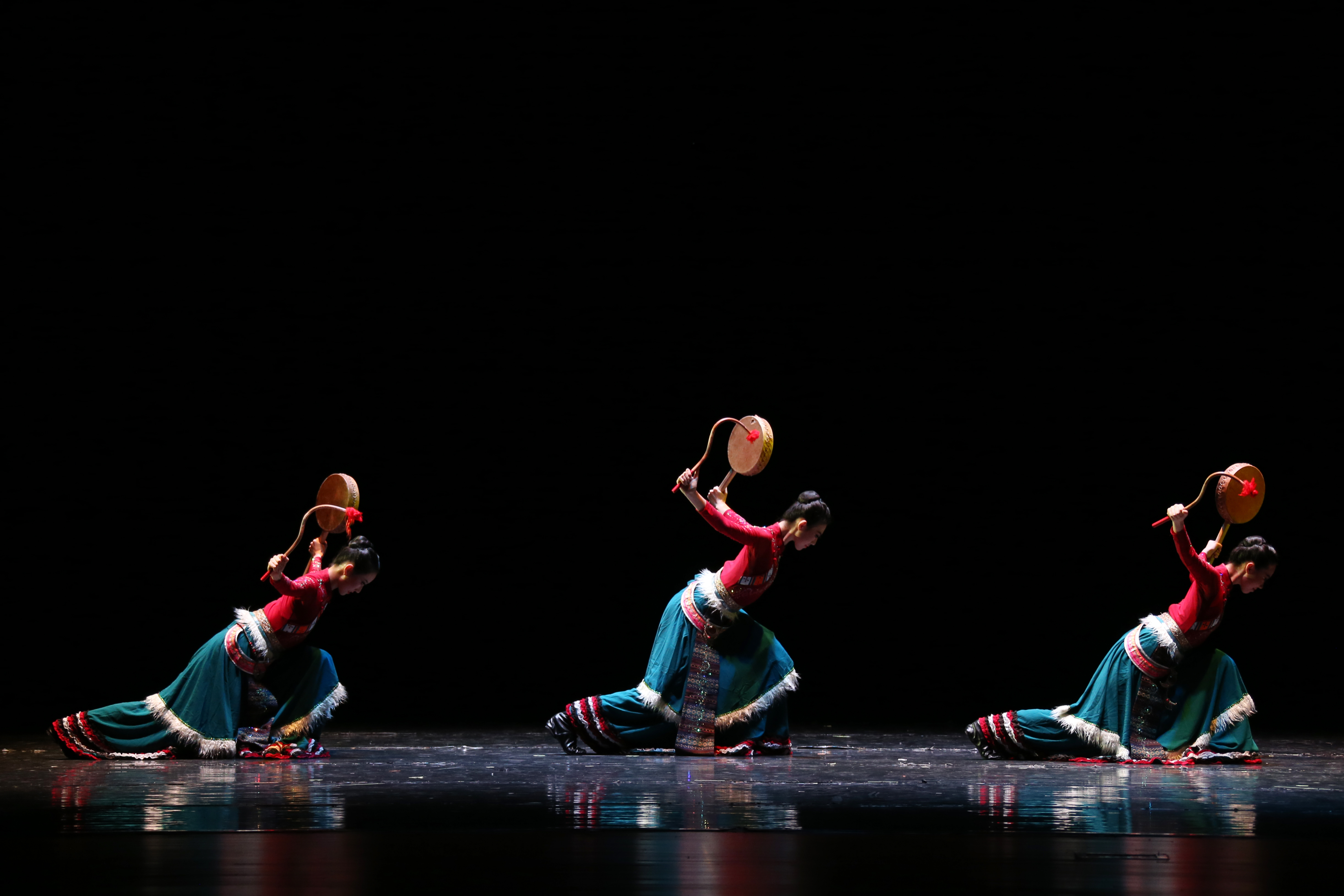 二、5. 藏族热巴鼓综合表演性组合-1.JPG