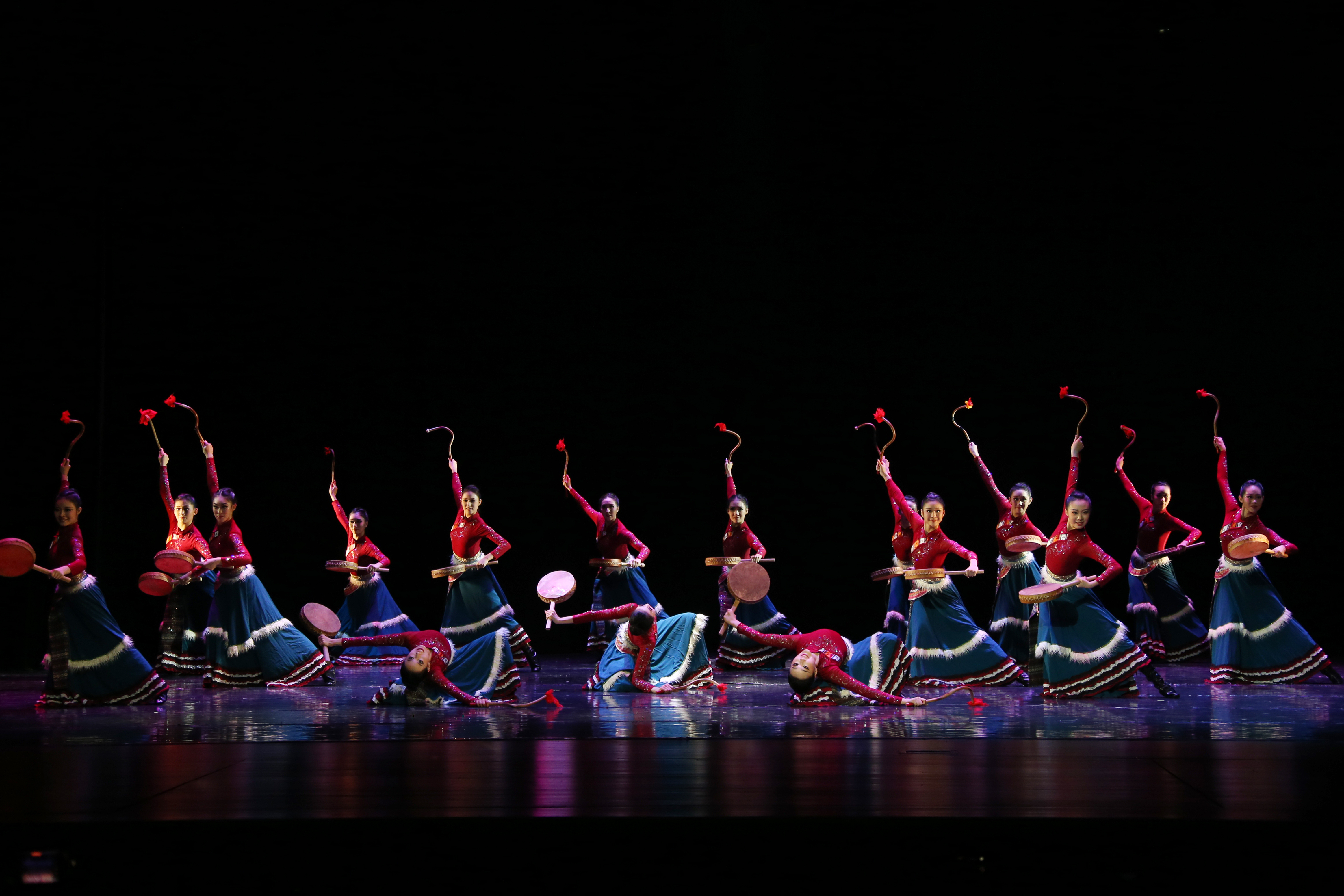 二、5. 藏族热巴鼓综合表演性组合-3.JPG