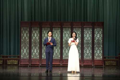 0.主持人：赵梓骁 钟超然