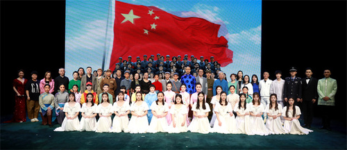 0-1领导专家和演职人员合影留念