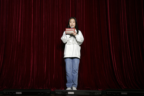 主持人：王珂云