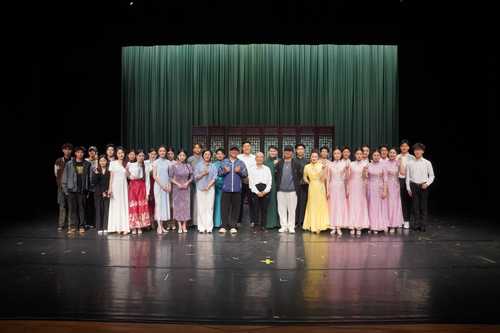 演出结束合影留念0510