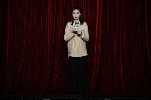 主持人：张梓萌