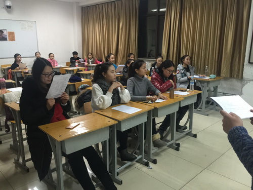 4名评委老师_调整大小