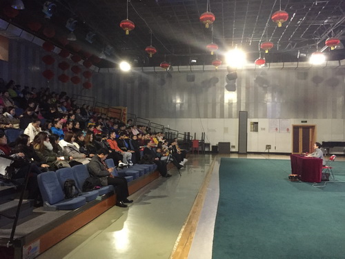 3王玉珍老师和同学们谈心_调整大小