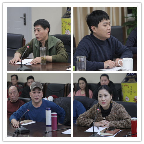 32老师们对演出进行 点评