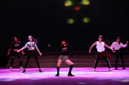 5高职2015班表演的现代舞《我最红》_调整大小