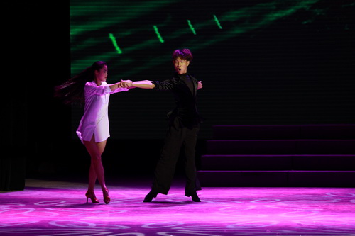 8高职舞蹈2015班表演的国标《矜持》_调整大小