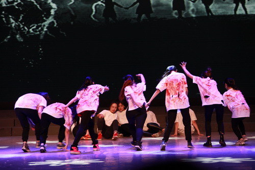 14高职舞蹈2014班表演的现代舞《Change》_调整大小