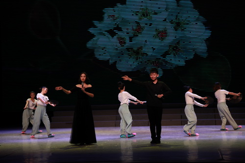 22高职京剧2015班表演的戏曲《梨花颂》_调整大小