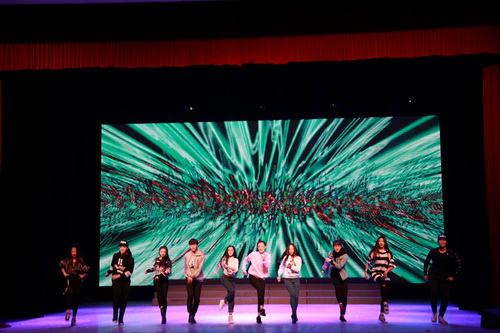 27高职舞蹈2015班表演的现代舞《Run Away Baby》_调整大小