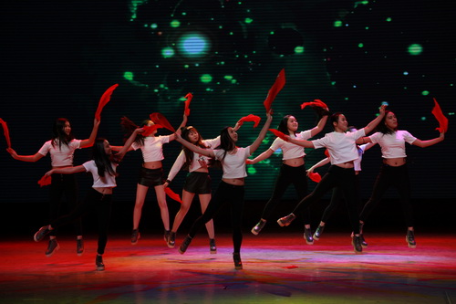 6河北梆子班—现代舞 —《乐动新年》_调整大小