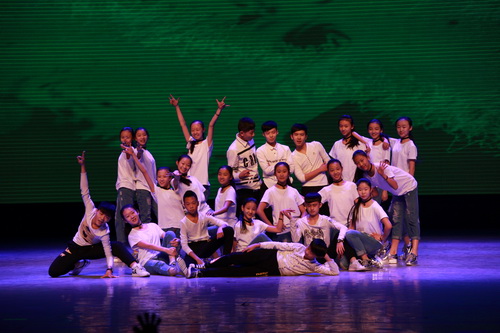 10民舞2014班—现代舞—《T.E.F.R.W》_调整大小