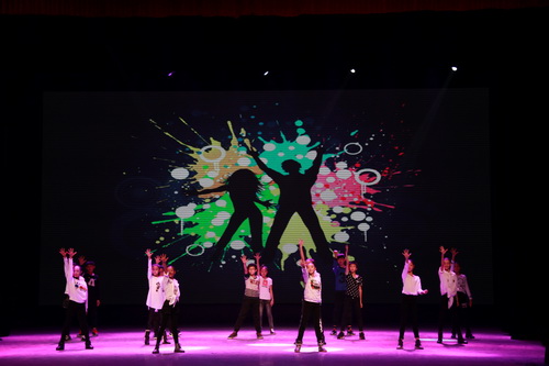 19民舞2015班—现代舞—《时间沙漏》_调整大小