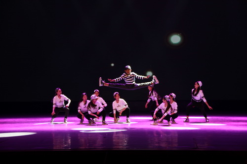 26民舞2013班—爵士舞—《Over Lord》_调整大小