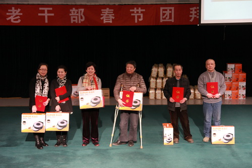 16-2015年新退休人员合影16_调整大小