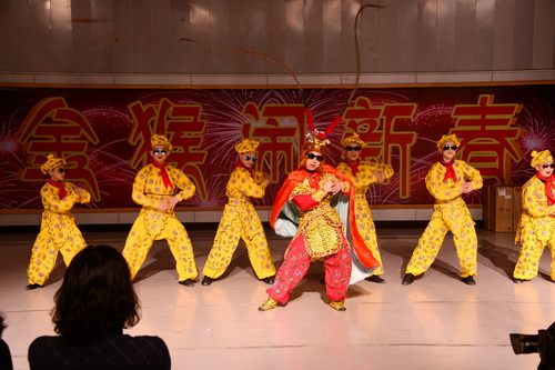 16歌舞小品《大王派我来巡山》_调整大小