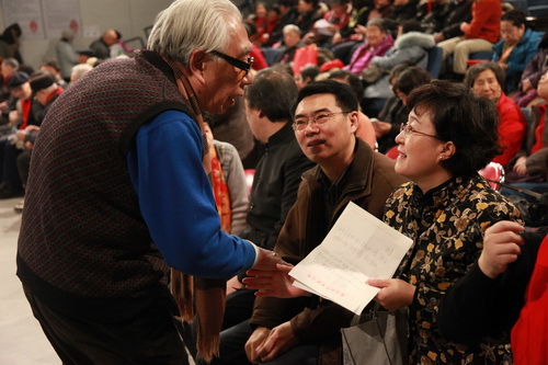 4刘宝华书记、毕兆炜副书记同于文青老师亲切交谈4_调整大小