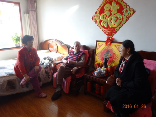 12许翠副院长看望刘文如老师夫妇12_调整大小