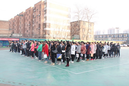 13、高职学生参加启动仪式_调整大小