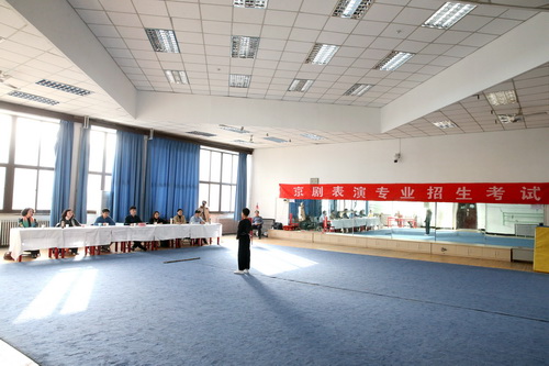 15京剧表演专业考场_调整大小