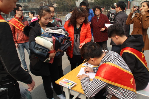 13捐赠现场_调整大小