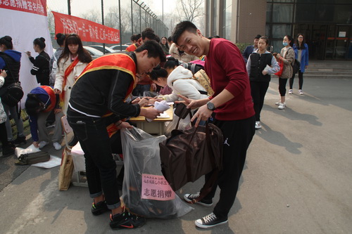 18捐赠现场_调整大小