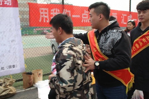 21捐赠现场_调整大小