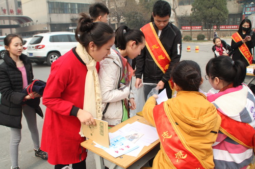 22捐赠现场_调整大小