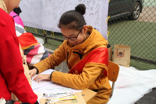 23捐赠现场_调整大小