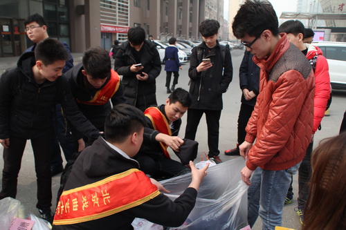 24捐赠现场_调整大小