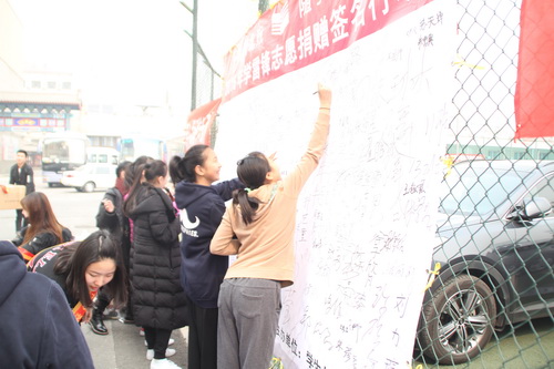 26捐赠现场_调整大小