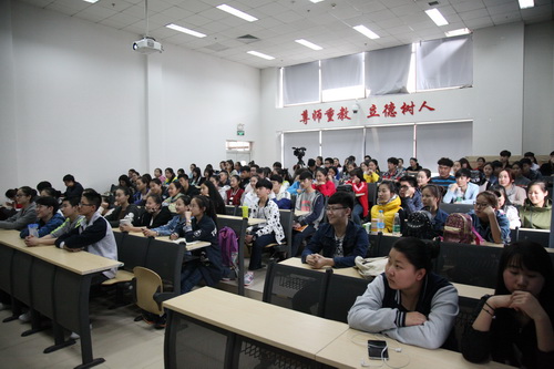 5团支部委员及入团积极分子认真听讲_调整大小