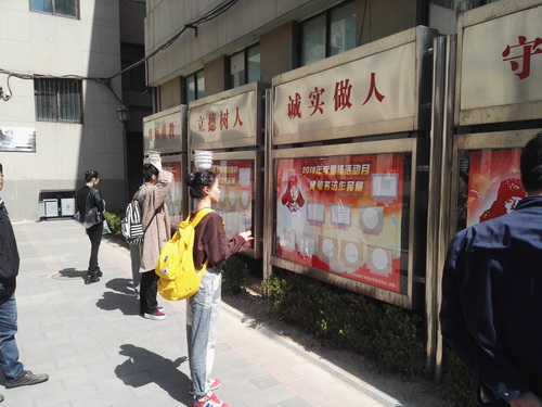 4学生参观_调整大小