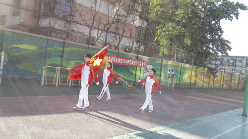 2升旗手出旗_调整大小