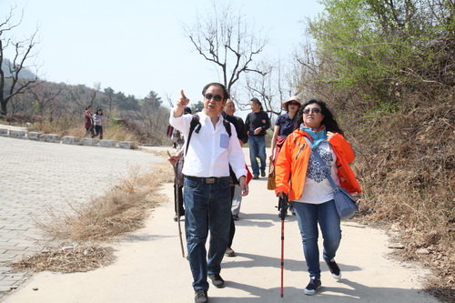 2院长刘侗参加活动_调整大小