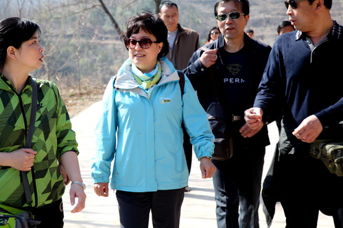 3党委副书记、工会主席毕兆炜参加活动_调整大小