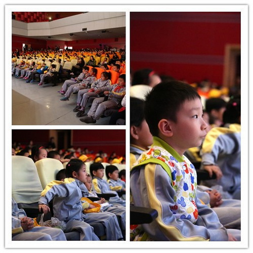 4学生们聚精会神的观看演出_调整大小