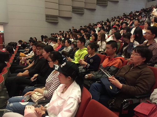 3我院师生参加颁奖典礼_调整大小