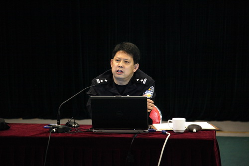 1 段长生副所长进行安全宣讲_调整大小