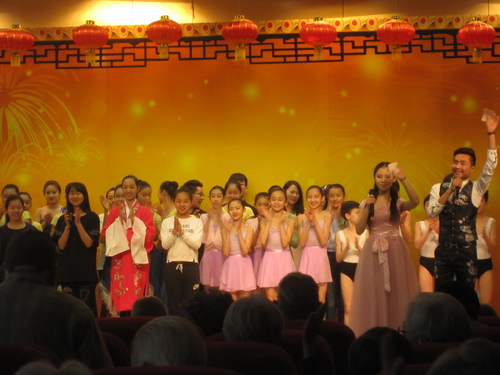 7群体演员谢幕_调整大小