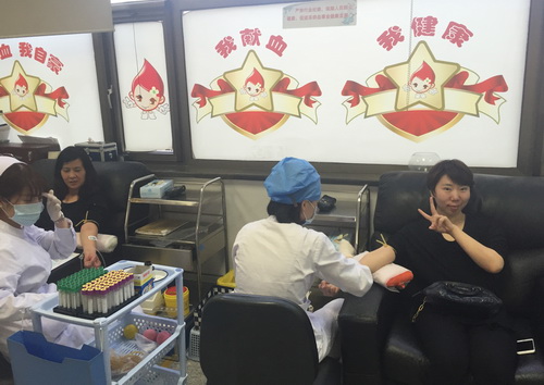 3献血现场_调整大小