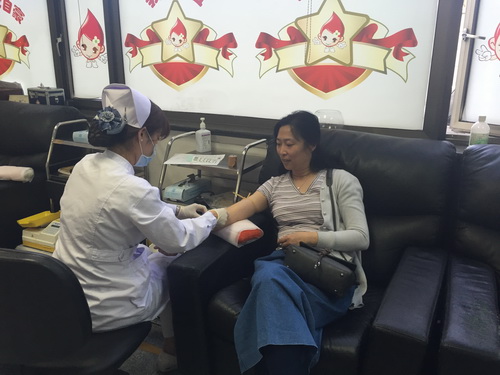 5献血现场_调整大小