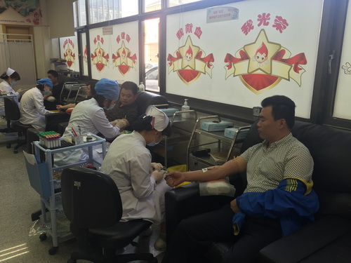 7献血现场_调整大小