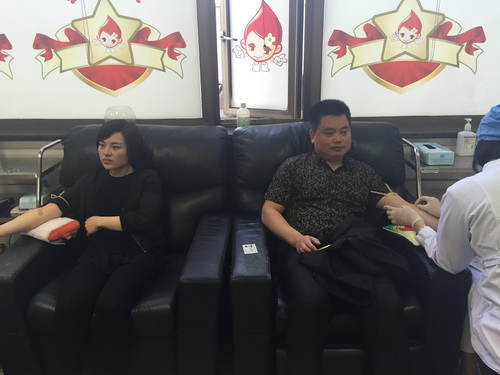 9献血现场_调整大小